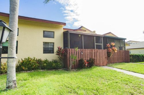 1712 Sanderling Ln, Fort Pierce, FL 34982-8026