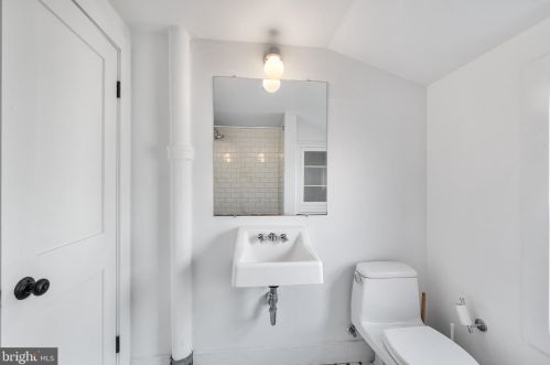 1420 17 St, Philadelphia PA 19146-4714 exterior