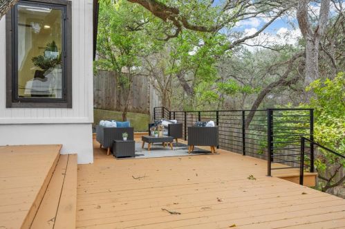 2100 Apricot Gln Dr, Austin TX 78746-7847 exterior