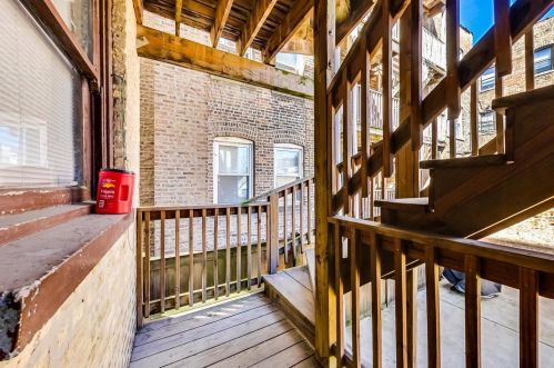 3256 Wilson Ave, Chicago IL 60640-5211 exterior