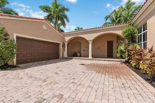 8528 Bellagio Dr, Naples FL 34114-6434 exterior