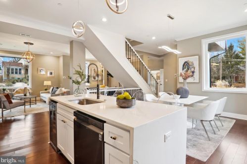 900 Prospect St, Silver Spring MD  20912-6875 exterior