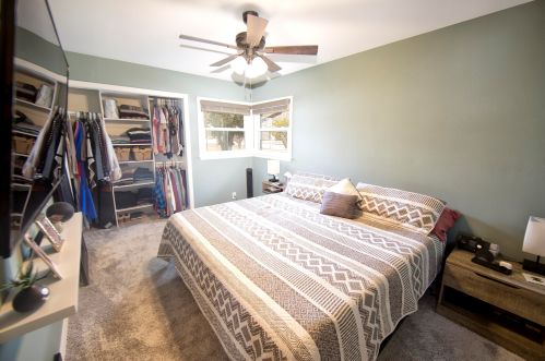 5581 Honey Creek Dr, Milwaukee WI  53221-4062 exterior