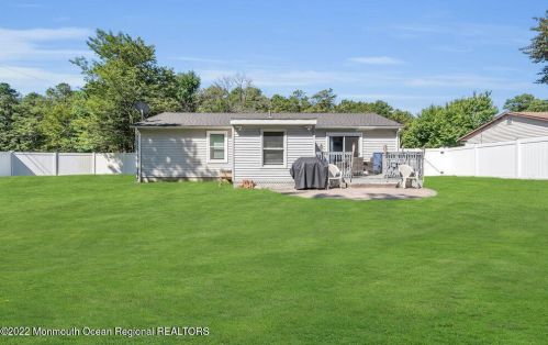 365 Western Blvd, Berkeley Township NJ  08721-2855 exterior