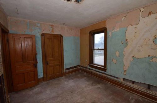 1907 28th St, Milwaukee, WI 53208-1516