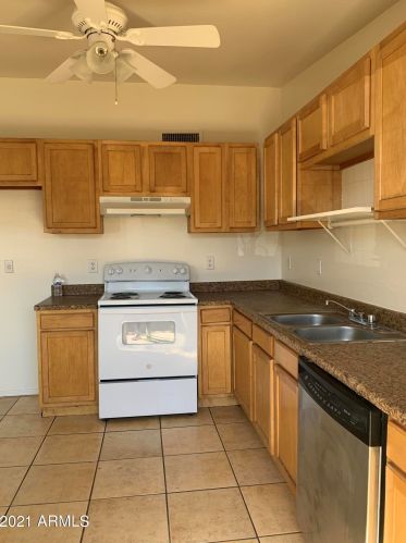 1009 3 St, Phoenix AZ 85004-2018 exterior