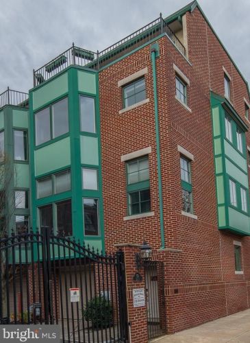 526 Christian St, Philadelphia PA 19147-4004 exterior