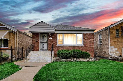 8213 Talman Ave, Chicago, IL 60652-3439