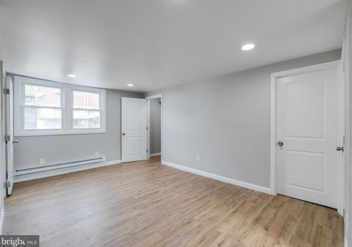 6410 Guyer Ave, Philadelphia PA 19153-2406 exterior