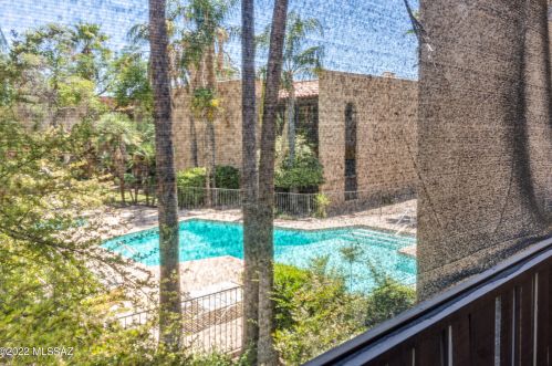 556 Dodge Blvd, Tucson AZ  85716-5162 exterior