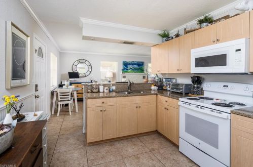 702 105 Ave, Naples FL 34108-1838 exterior