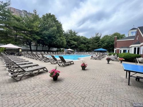 202 Nelson Ct, Edgewater NJ  07020-1631 exterior