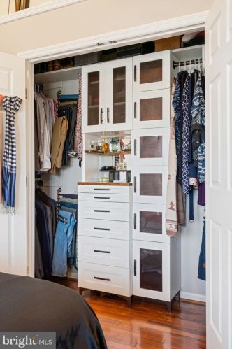 6005 Kestner Cir, Alexandria VA  22315-4834 exterior