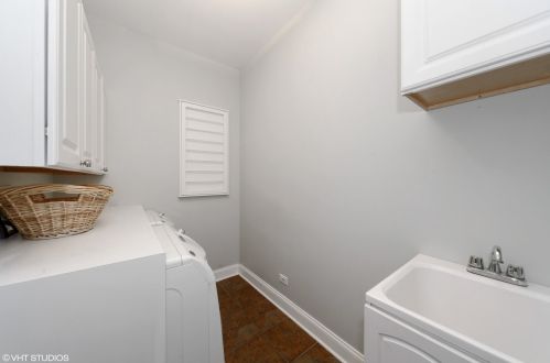 546 Crockett Ave, Elmhurst IL 60126-1810 exterior