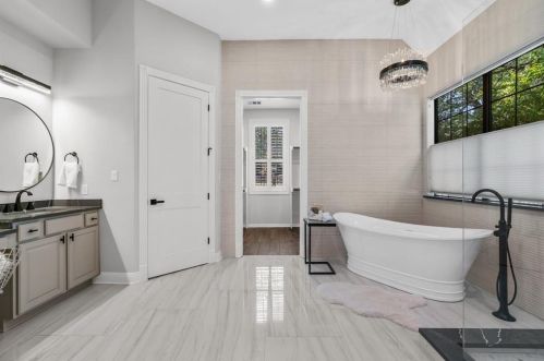 2209 Deleon Ct, Austin TX 78733-1629 exterior