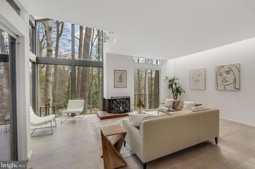 6107 Benalder Dr, Bethesda MD  20816-1007 exterior