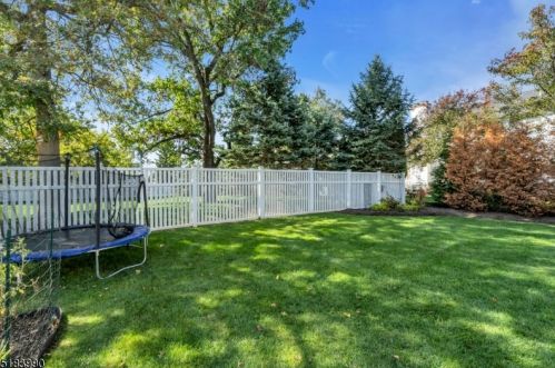 41 Heinrick Way, Bridgewater NJ 08807-5660 exterior