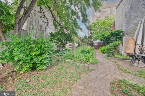 1018 Leithgow St, Philadelphia PA  19123-1421 exterior