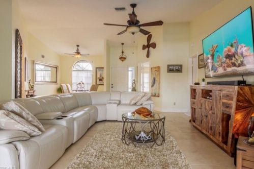 3341 Arlette Dr, Naples FL 34109-1512 exterior