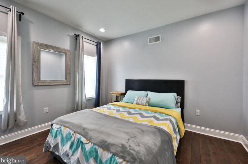 1524 Leithgow St, Philadelphia PA 19147-1514 exterior