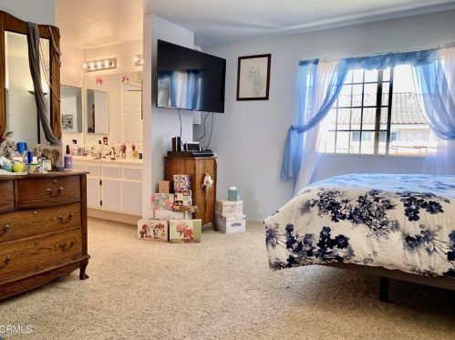 2023 Blackberry Cir, Oxnard CA 93036-9066 exterior