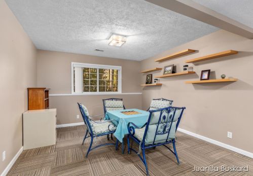 2461 Orchard Valley Dr, Fennville MI  49408-8461 exterior