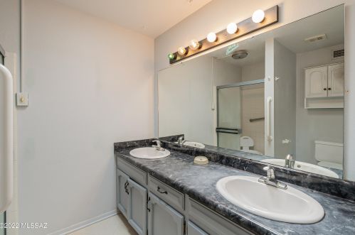 9151 Deer Trl Cir, Tucson AZ 85710-8034 exterior