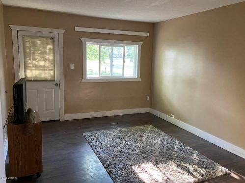 1934 Huizenga St, Meskegon, MI 49442-5915