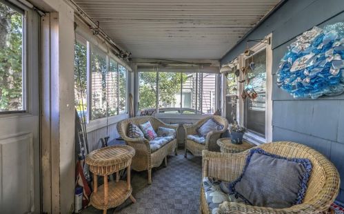 11 Deerfield Ave, Milford CT 06460-7317 exterior