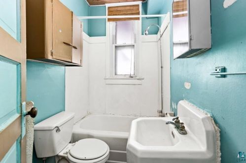 517 4 St, Duluth MN 55805-1938 exterior