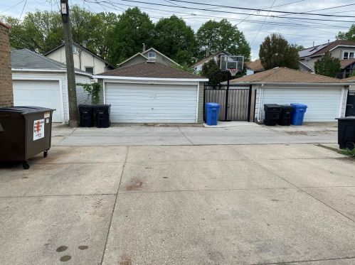 1745 Albion Ave, Chicago IL  60626-3931 exterior