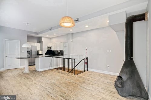 727 2nd St, Philadelphia PA  19147-3424 exterior