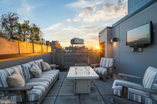 308 2nd St, Philadelphia PA 19133-0040 exterior