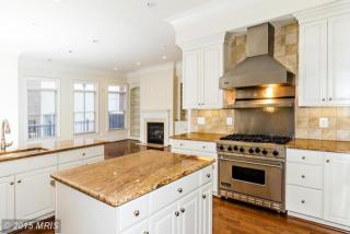 12527 Linda View Ln, Rockville MD  20854-2992 exterior