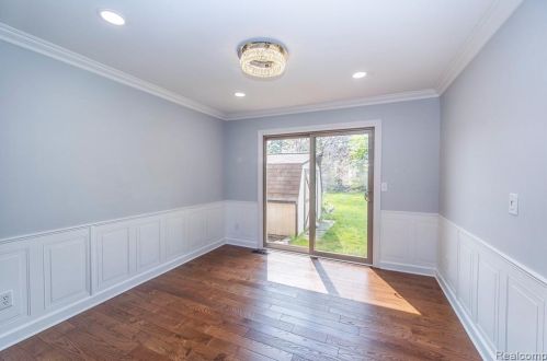 425 Rosemary St, Dearborn Heights MI  48127-3681 exterior