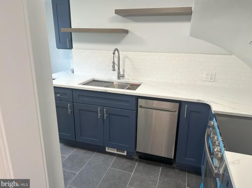 736 Manning St, Philadelphia PA  19106-4011 exterior