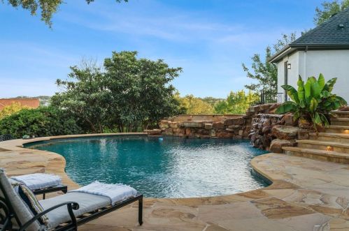 2209 Deleon Ct, Austin TX 78733-1629 exterior