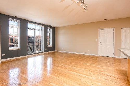 1422 Halsted St, Chicago, IL 60642-2618