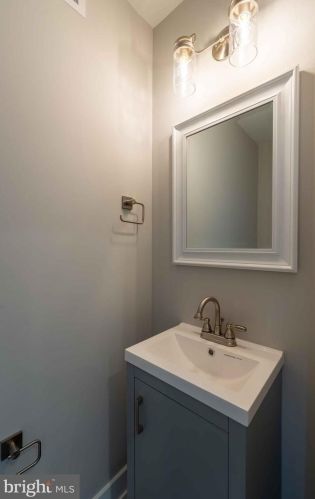 2019 Bodine St, Philadelphia PA  19122-1503 exterior