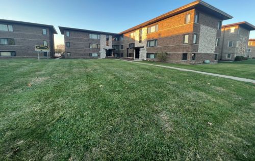 6806 Lode Dr, Worth, IL 60482-1350