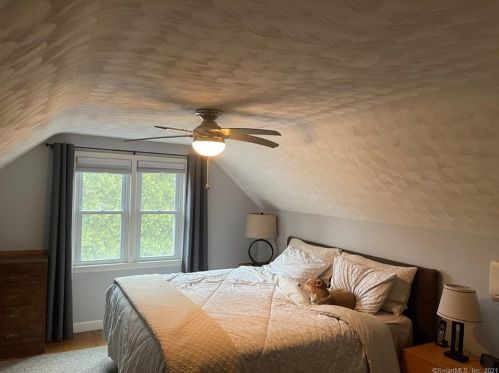 42 Oxford Dr, Enfield CT 06082-2535 exterior