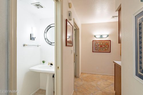 1024 Camino Diestro, Tucson AZ 85704-7694 exterior