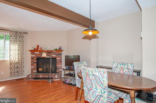 6839 Heatherway Ct, Alexandria VA 22315-3942 exterior