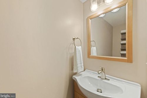 1615 10 St, Arlington VA 22204-4768 exterior