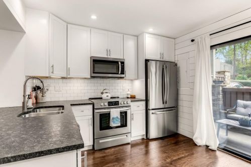 1236 Druid Knoll Dr, Atlanta GA  30319-4110 exterior