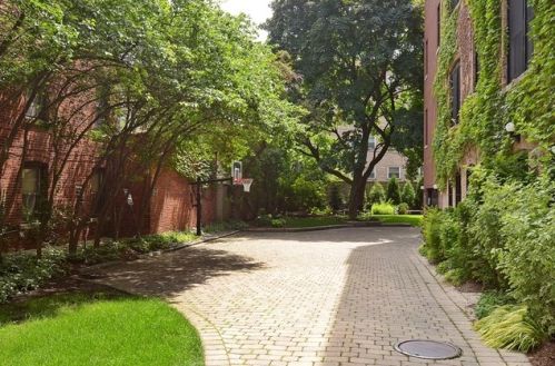 451 Aldine Ave, Chicago IL 60657-3607 exterior