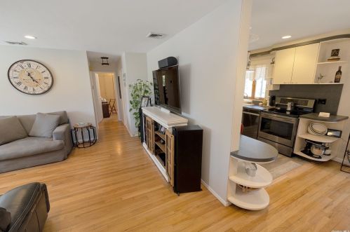 54 Quebec Dr, Huntington Station NY 11746-3870 exterior