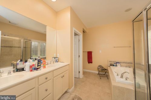 1185 Edgemoor Ct, Lancaster PA 17601-5198 exterior