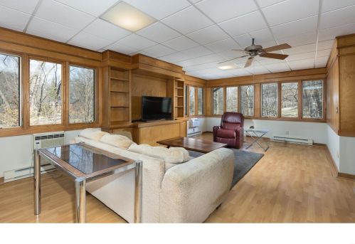 9909 Holliston Ct, Saint Louis MO 63124-1019 exterior