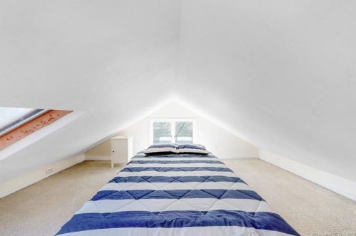 11 Mtn Rd, Wilton CT 06897-4912 exterior